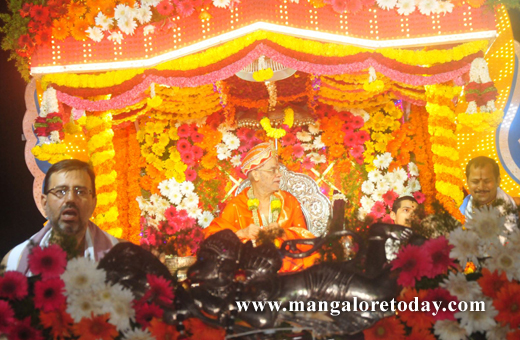 Gokarna Parthagali Mutt Swamiji holds Digvijaya Mahotsava